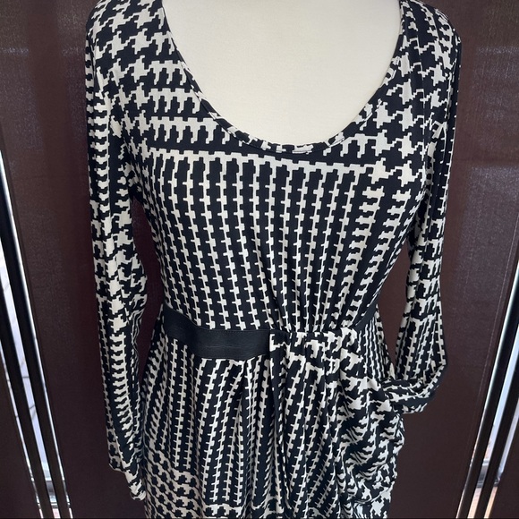 Daisy Fuentes Dresses & Skirts - Black white women dress size 10